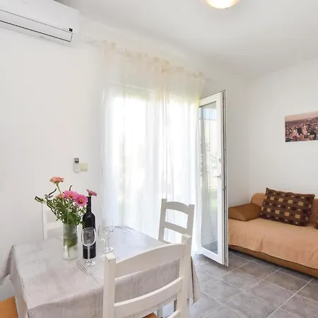 One-Bedroom Apartment In Podstrana 아파트
