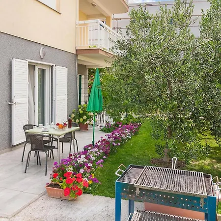 아파트 One-Bedroom Apartment In Podstrana 포드스트라나